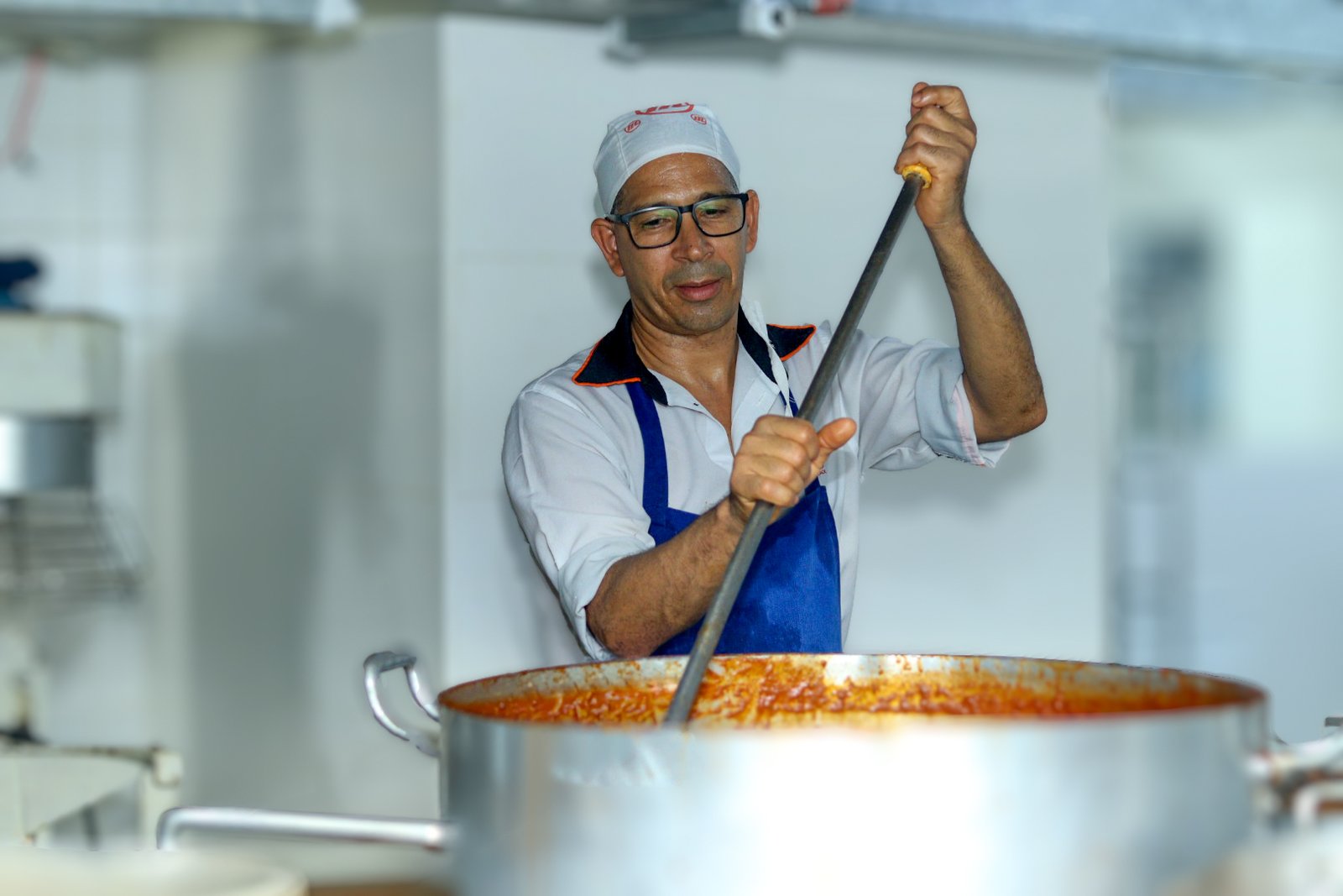 Governo do Estado garante 63 mil refeições para trabalhadores do Carnaval 2026.