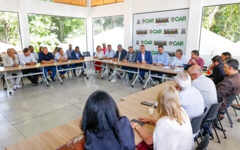 Governo do Estado cria comissão e discute junto aos produtores medidas para proteger produção de cacau.