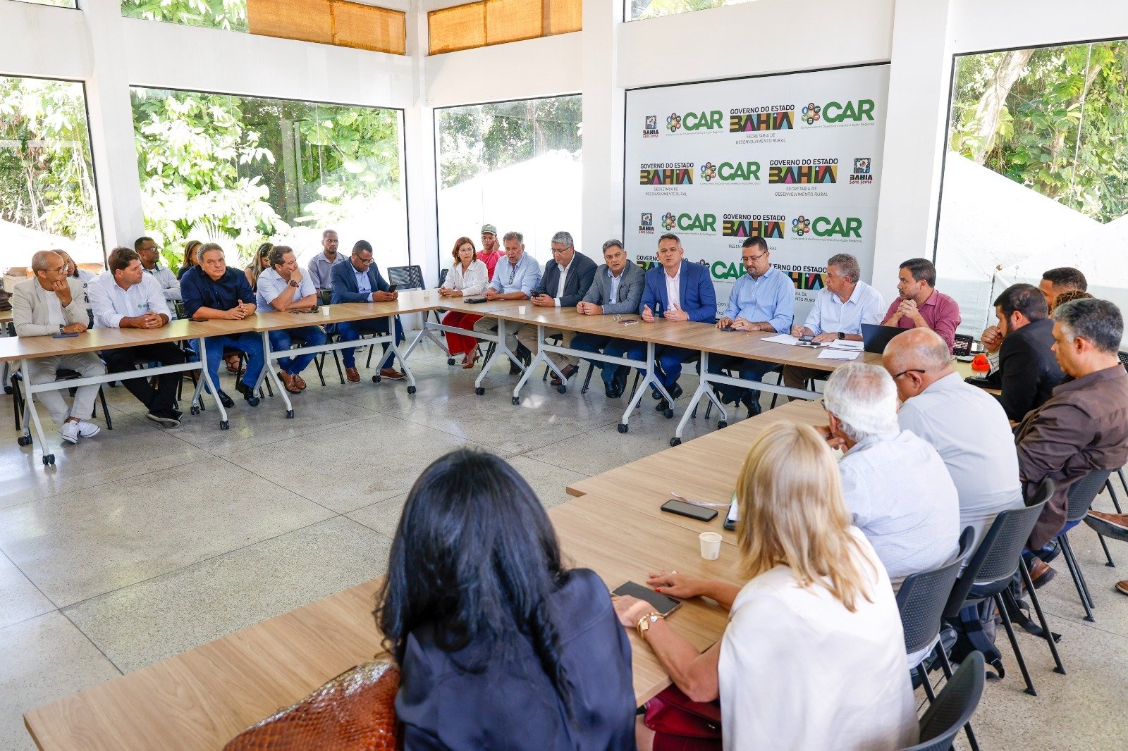 Governo do Estado cria comissão e discute junto aos produtores medidas para proteger produção de cacau.