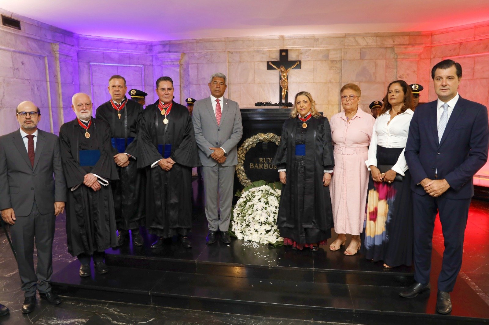 Governador prestigia cerimônia de posse da nova mesa diretora do Tribunal de Justiça da Bahia.