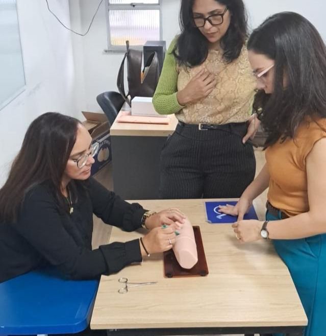 Prefeitura de Itabuna promove treinamento sobre método contraceptivo “Implanon” para médicos da Atenção Primária.