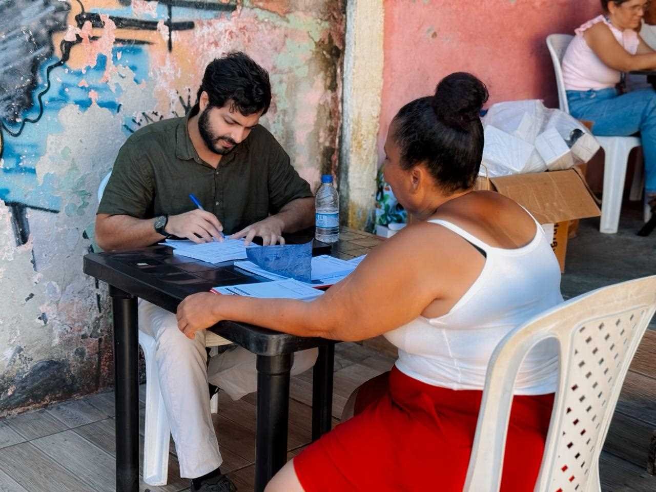 Caravana da Mulher leva serviços de saúde e assistência ao bairro Conquista.