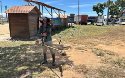 Prefeitura realiza limpeza e roçagem na Avenida Soares Lopes.
