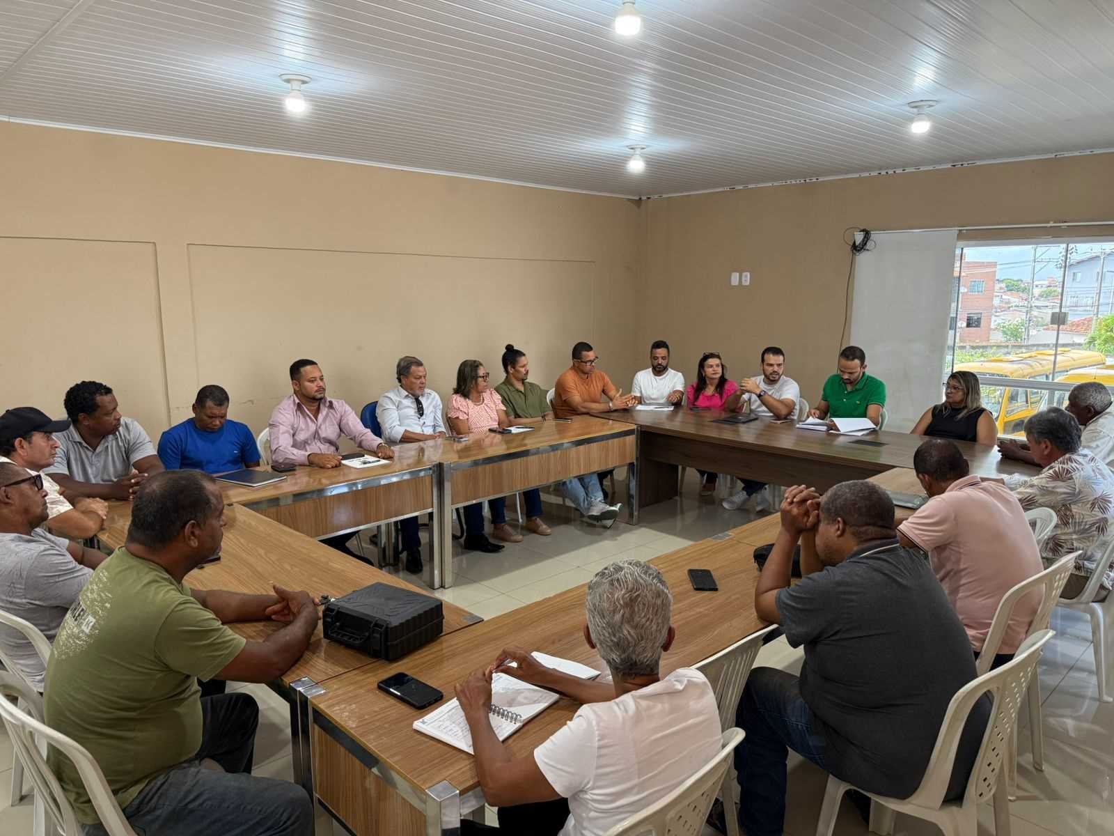 Prefeitura de Ilhéus fortalece diálogo com comunidades em reunião com administradores de bairro.