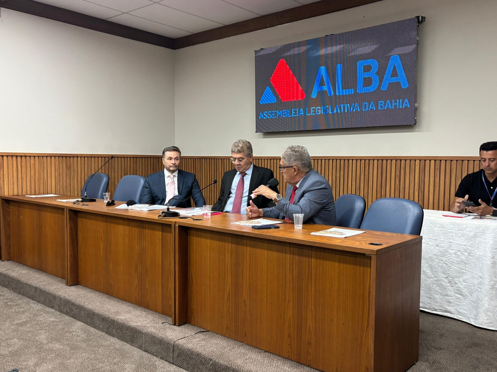 Bahia reduz sua dívida total e investe R$ 7,37 bilhões em 2025.