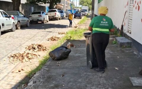 Prefeitura realiza ação de varrição na Avenida Marcus Paiva, na Cidade Nova.