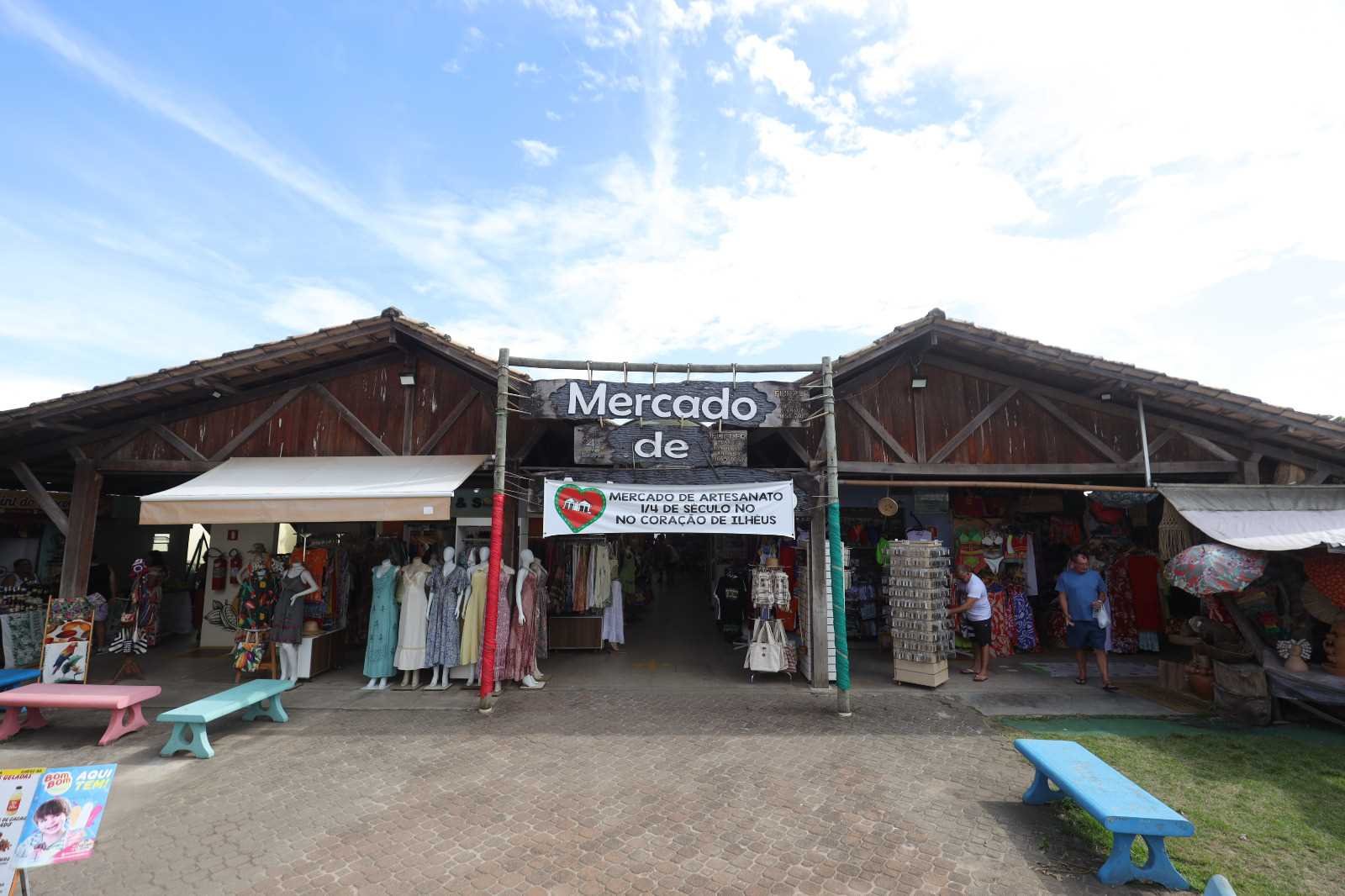 Prefeitura de Ilhéus e Sebrae avançam em ações de requalificação no Mercado de Artesanato.