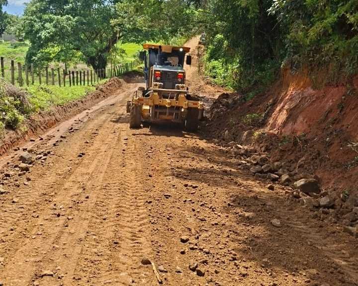 Prefeitura de Ilhéus conclui recuperação da estrada de Castelo Novo.