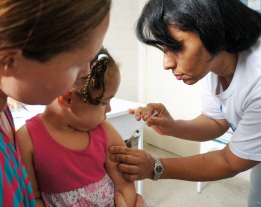 Bahia recebe 1,3 milhão de doses da vacina contra a influenza e inicia distribuição para os 417 município.