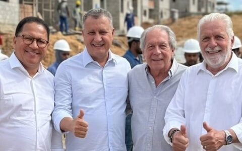 Prefeito Augusto Castro recebe ministro Rui Costa que assina ordens de serviço e a licitação para investimentos em educação e novo sistema de água.