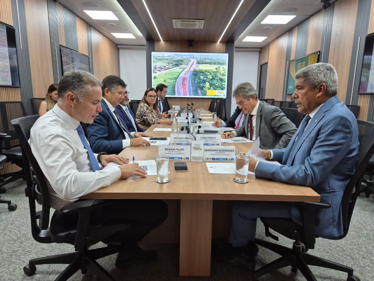 Governador Jerônimo Rodrigues discute projetos de infraestrutura para a Bahia com o ministro dos Transportes, em Brasília.