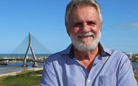 Isaac lança “70 faróis em palavras”, obra que reúne artigos publicados nos principais veículos de comunicação da Bahia.