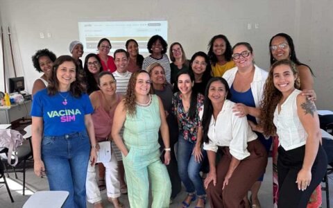 Prefeitura de Ilhéus promove capacitação sobre calendário vacinal para enfermeiras recém-contratadas.