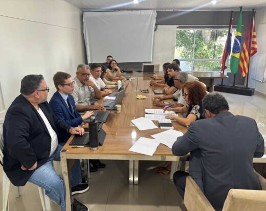 Prefeitura de Ilhéus apresenta proposta que garante piso do magistério e amplia benefícios.