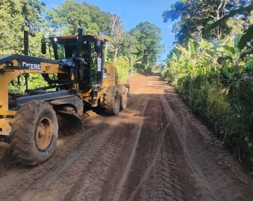 Prefeitura de Ilhéus inicia recuperação da estrada do Rio do Braço.