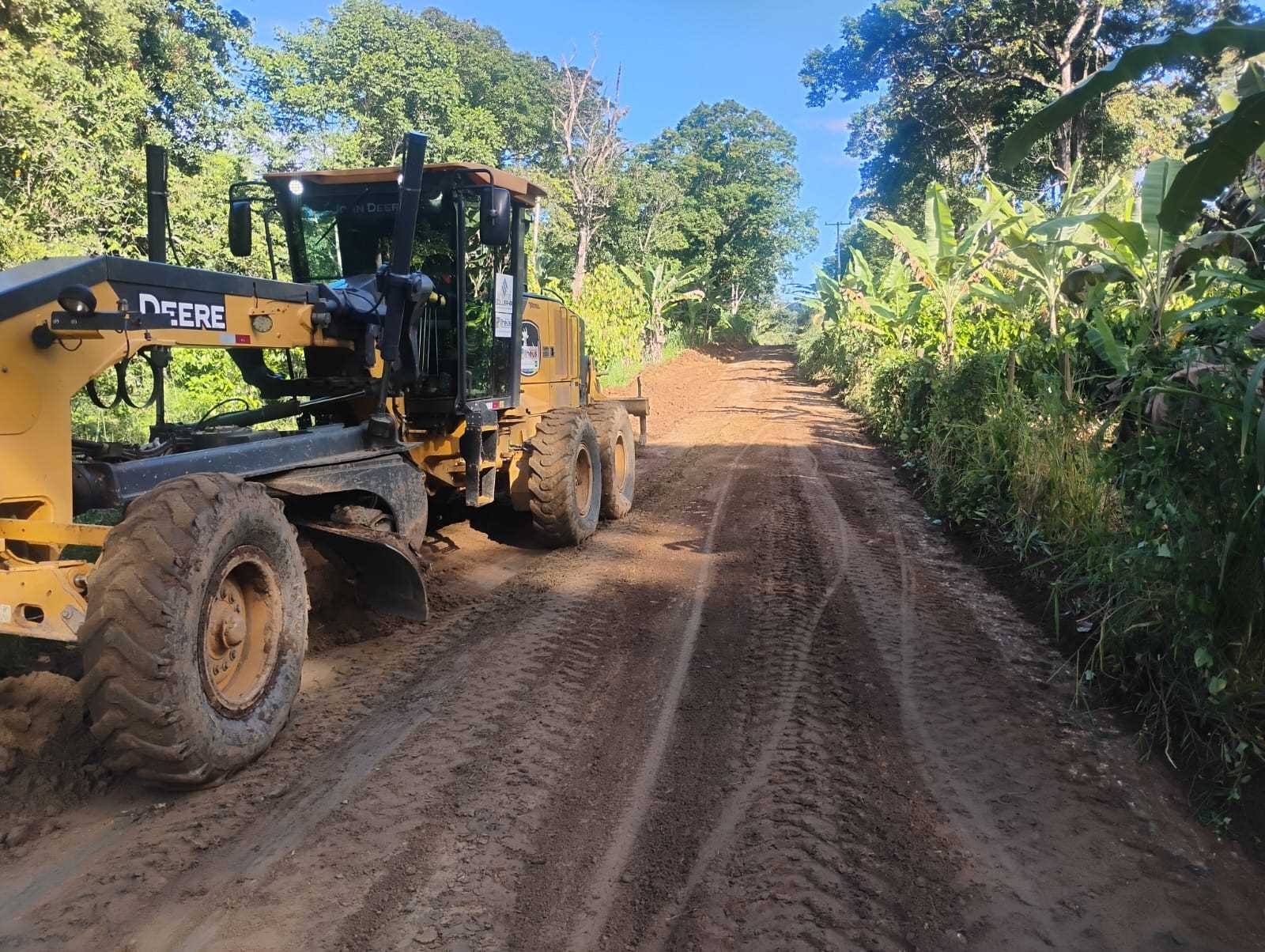 Prefeitura de Ilhéus inicia recuperação da estrada do Rio do Braço.