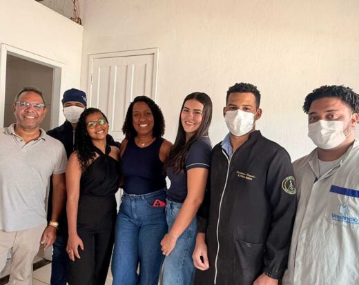 Prefeitura entrega próteses dentárias em Castelo Novo e beneficia moradores do Banco do Pedro.