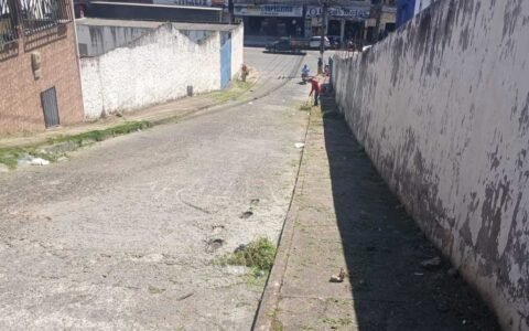 Bairro Conquista recebe serviços de manutenção e limpeza.