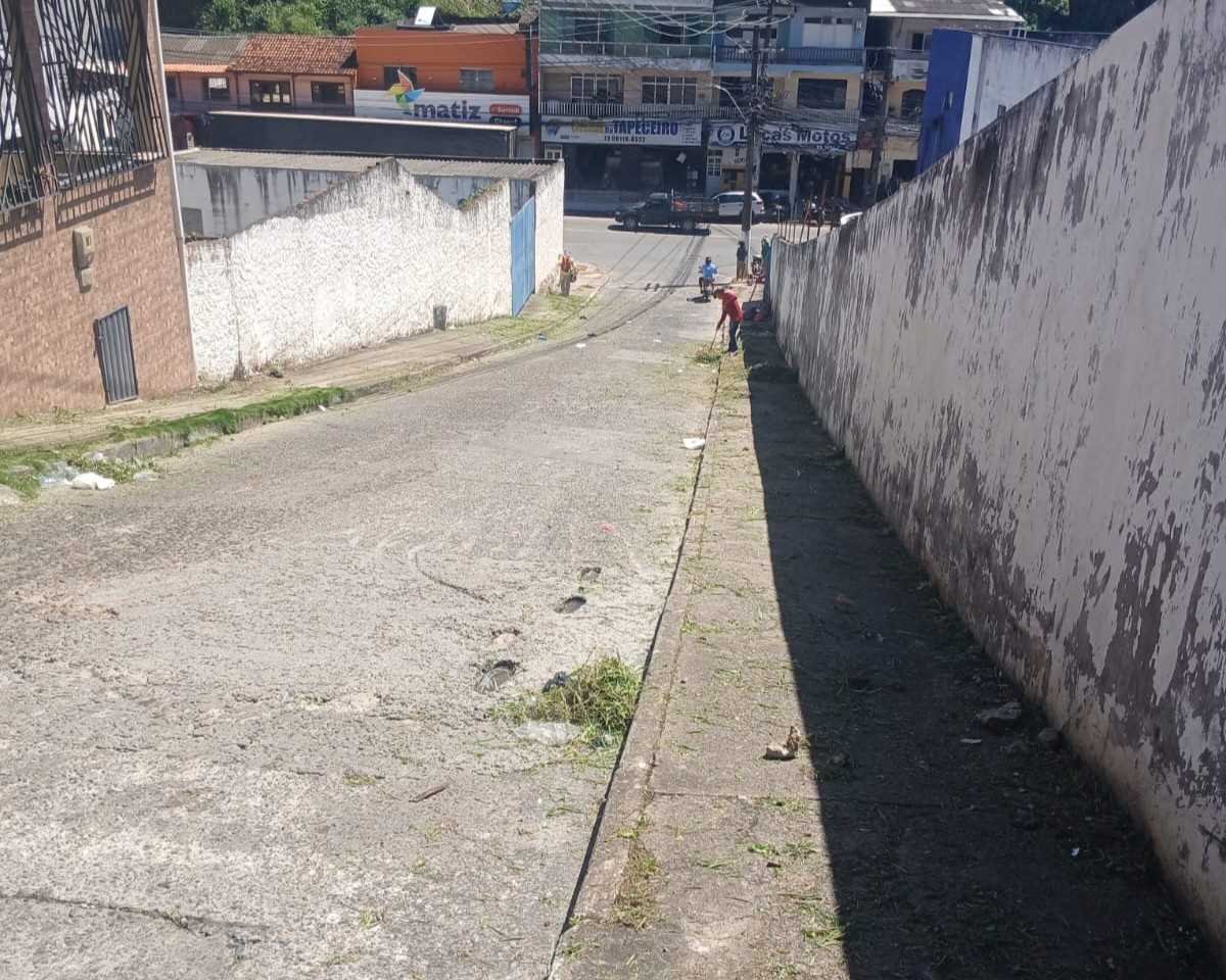 Bairro Conquista recebe serviços de manutenção e limpeza.