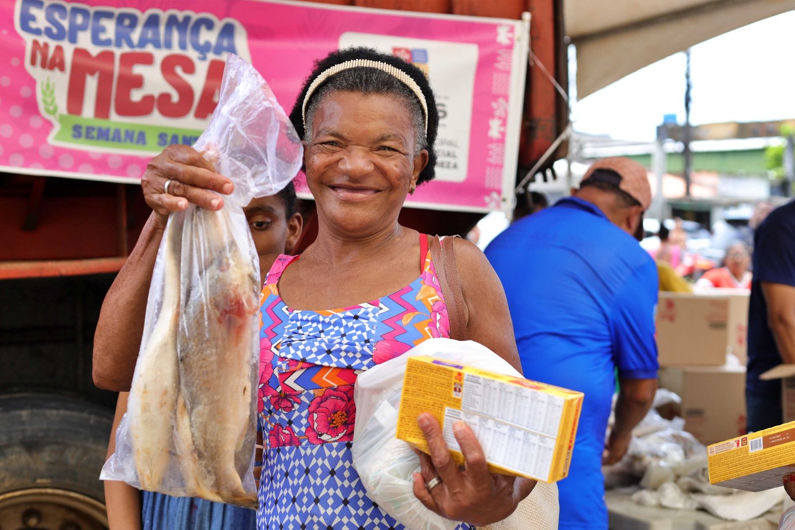Prefeitura de Ilhéus distribui 20 toneladas de peixe para famílias em vulnerabilidade social.