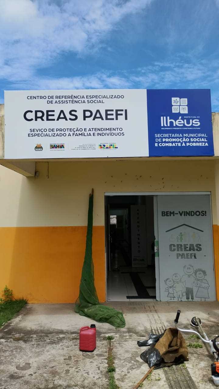Unidade de Assistência Social no Malhado recebe serviços de limpeza e roçagem.