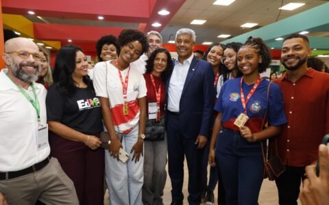 Bienal do Livro Bahia 2026 tem início e fortalece políticas de incentivo à leitura.