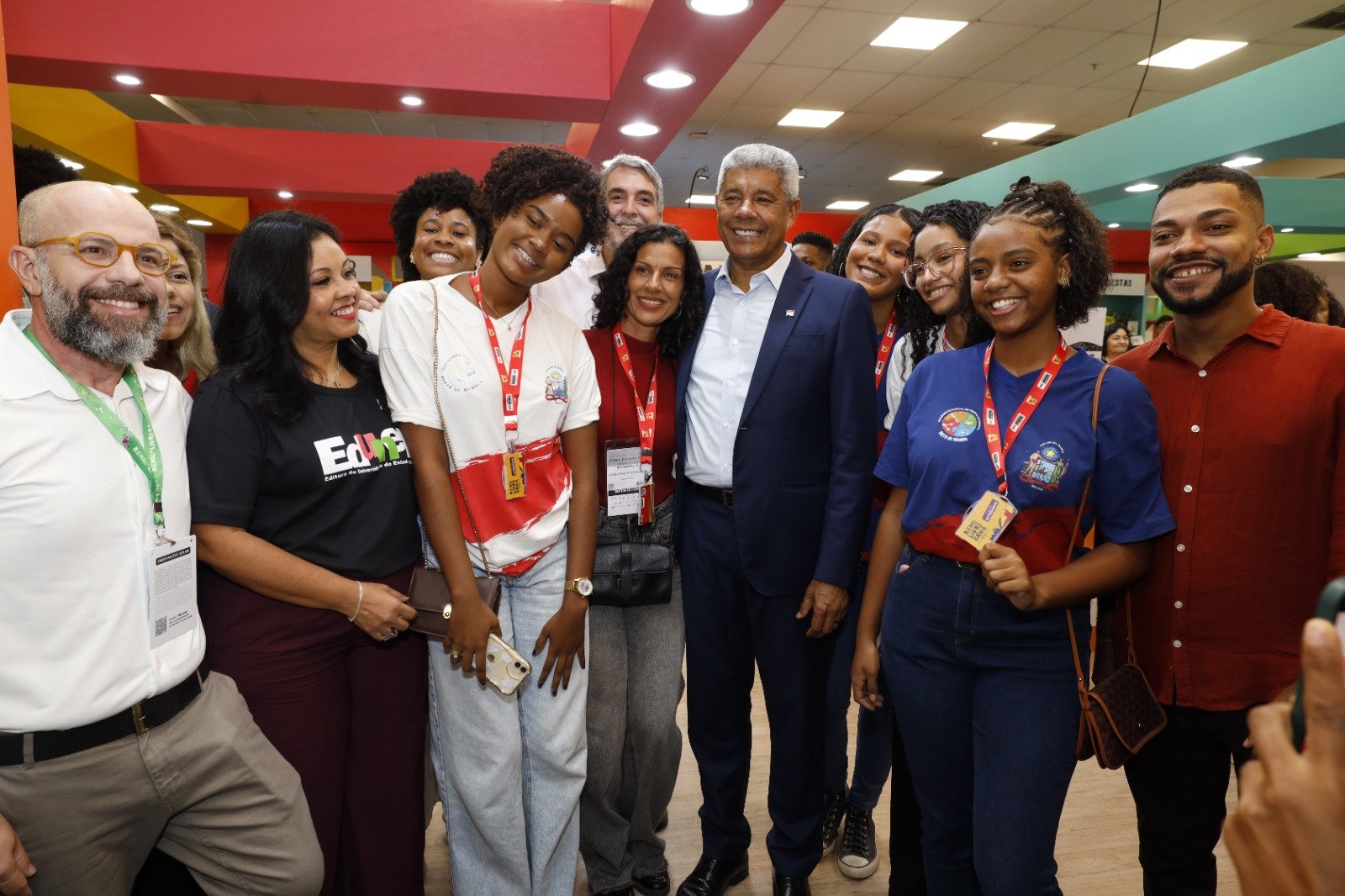 Bienal do Livro Bahia 2026 tem início e fortalece políticas de incentivo à leitura.