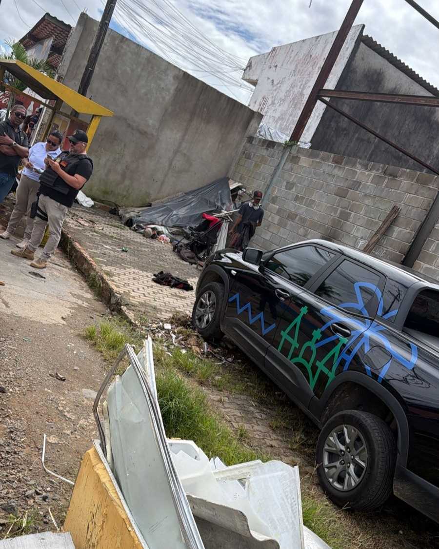 Ação conjunta da Prefeitura de Ilhéus atende homem em situação de rua na Barra.