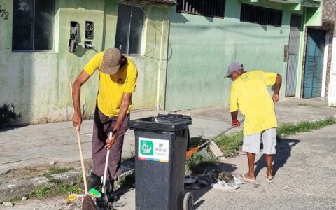 Prefeitura de Ilhéus realiza serviços de varrição no bairro Nelson Costa.