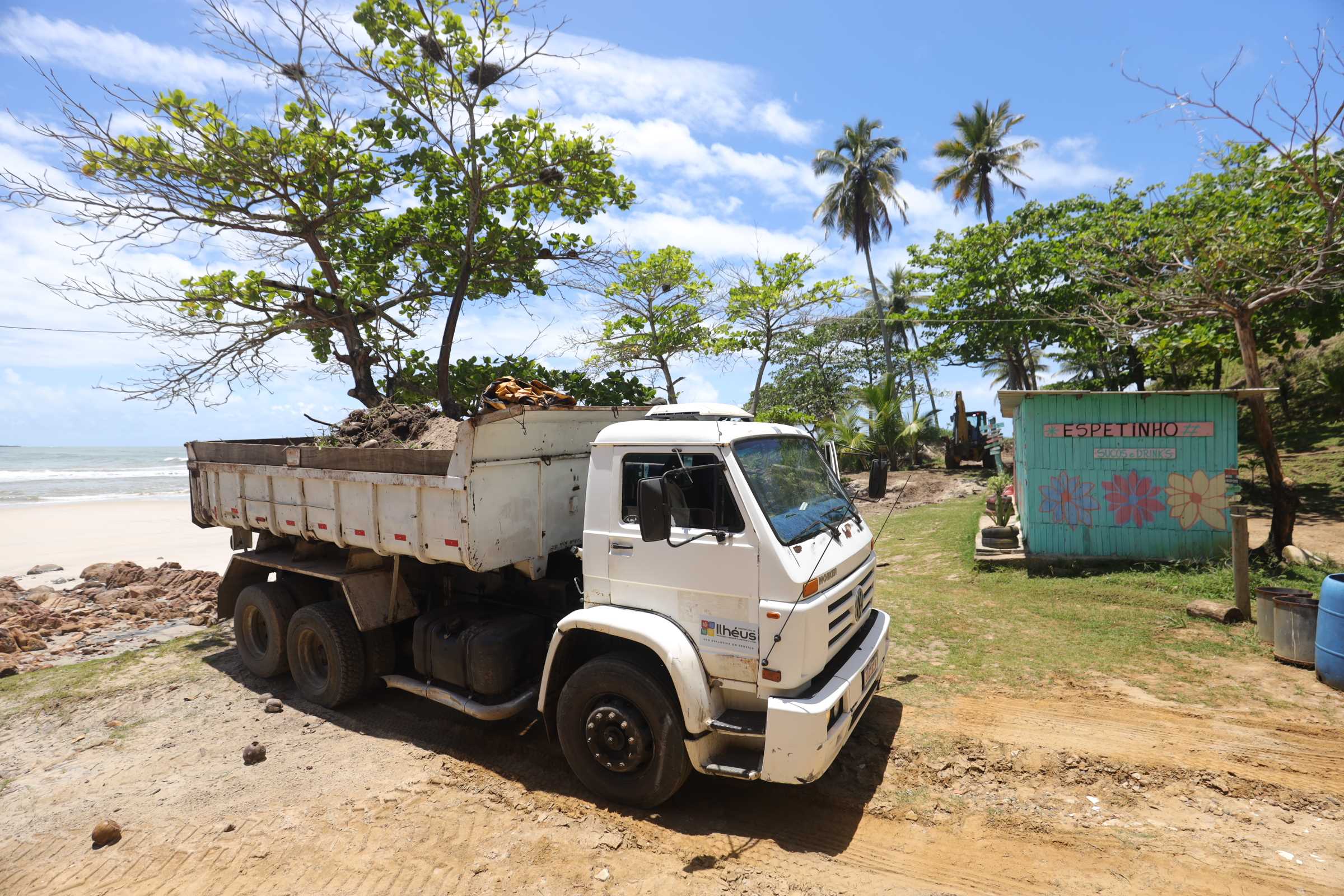 Prefeitura de Ilhéus disponibilizará caçambas para coleta de lixo durante paralisação nacional.