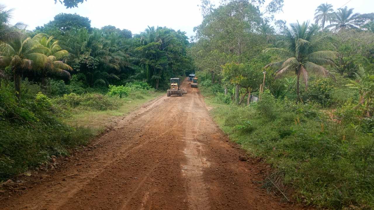 Prefeitura recupera acessos em comunidades da zona rural de Ilhéus.