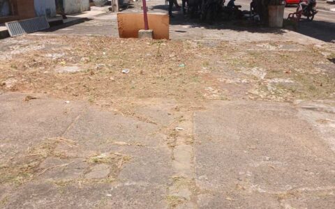 Prefeitura realiza roçagem e limpeza na Rua Santarém, na Conquista.