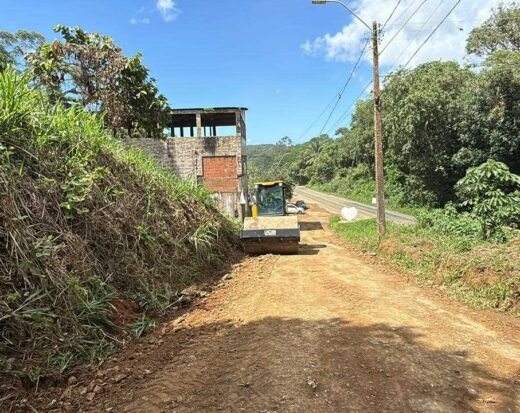 Prefeitura recupera estrada e atende demanda de moradores do Novo Ilhéus.