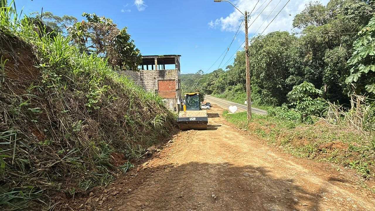 Prefeitura recupera estrada e atende demanda de moradores do Novo Ilhéus.