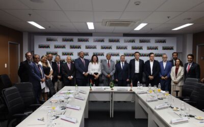 Governador discute avanços dos investimentos em sustentabilidade na Bahia com embaixador dos Emirados Árabes.