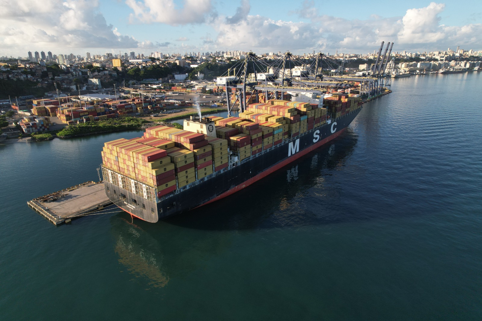 Bahia recebe navio com mais de 800 toneladas de materiais para início das obras da Ponte Salvador–Itaparica.