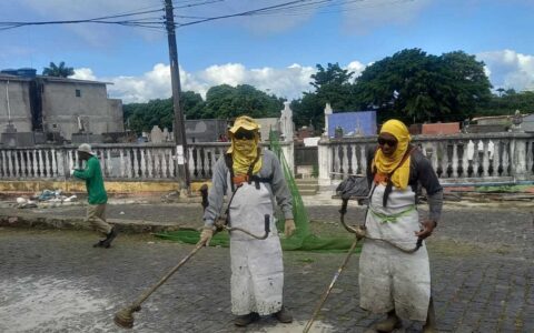 Prefeitura realiza serviços de roçagem no Alto Teresópolis e na Ladeira da Baixa Fria.