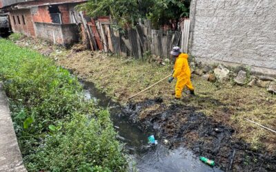Canal do Ilhéus II recebe serviços de limpeza e manutenção.