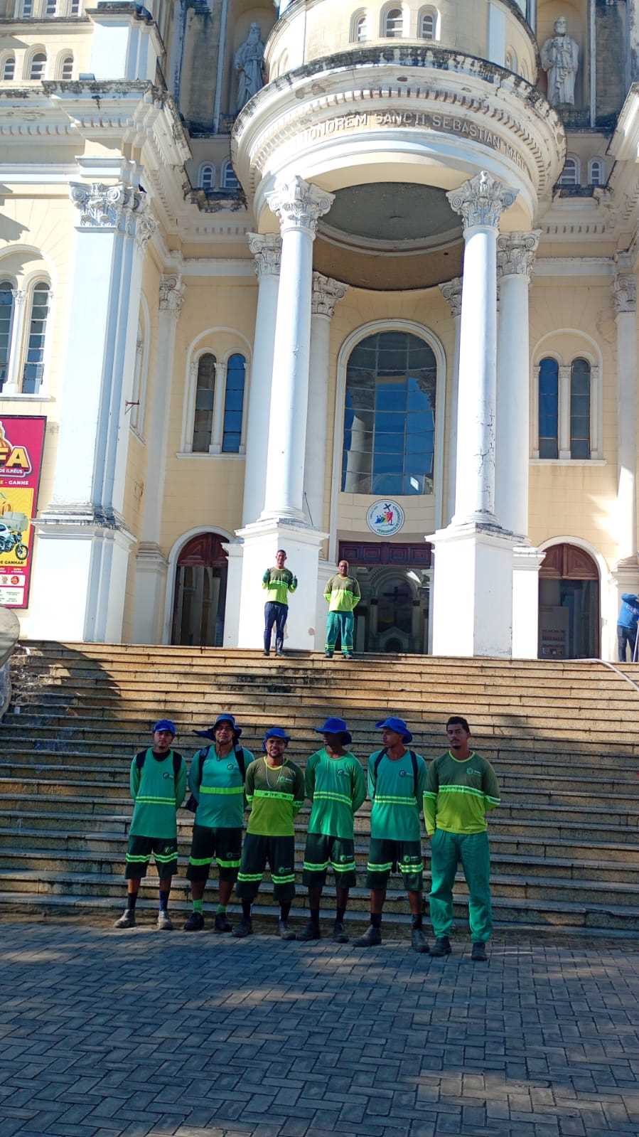 Prefeitura de Ilhéus realiza limpeza na Catedral de São Sebastião.