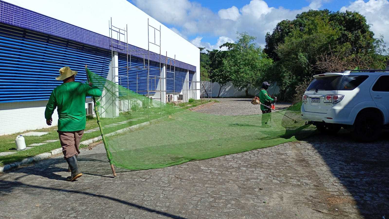 Prefeitura de Ilhéus executa serviços de manutenção urbana em pontos estratégicos da cidade.