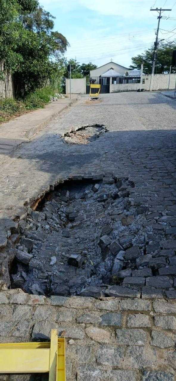 Prefeitura de Ilhéus notifica empresa para corrigir falhas em pavimentação na Conquista.