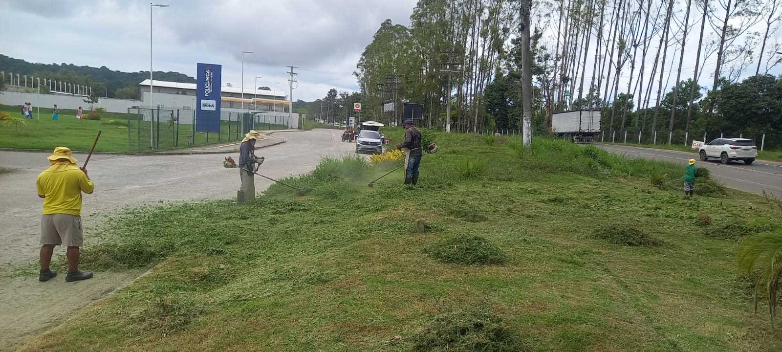 Prefeitura realiza serviços de manutenção urbana em diferentes pontos de Ilhéus.