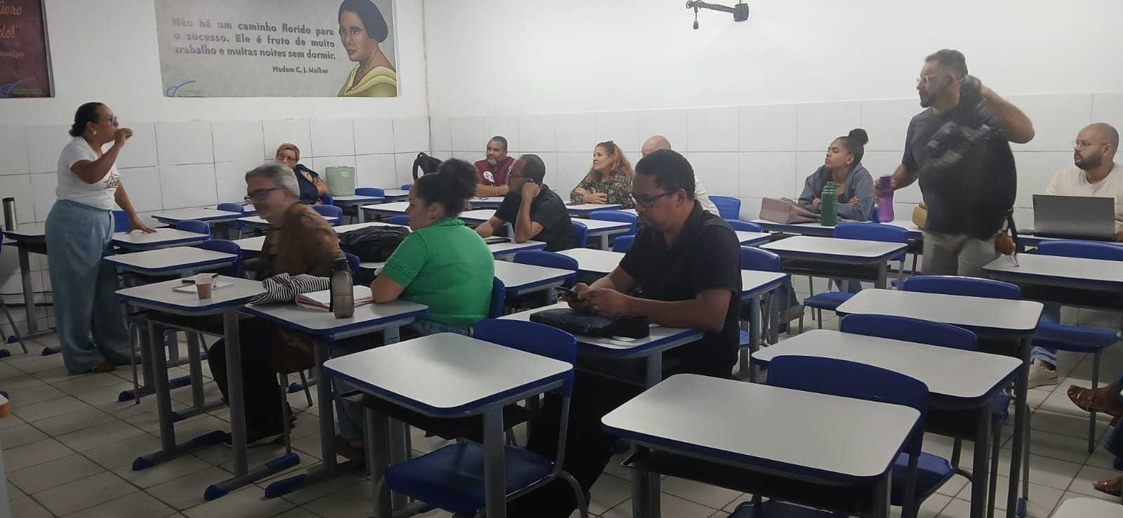 Prefeitura realiza encontro formativo do PCR e do ProLEEI para educadores da rede municipal.
