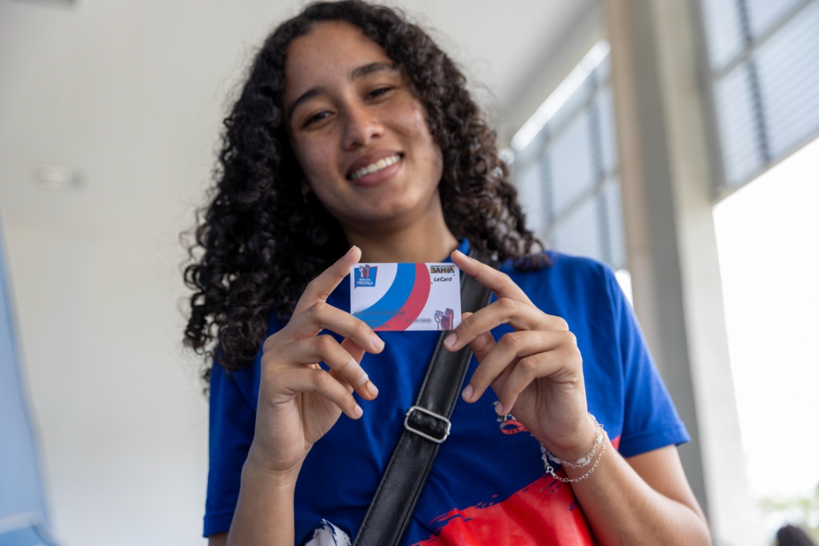 Parcela de maio do Bolsa Presença já está disponível para mais de 352 mil estudantes da rede estadual.