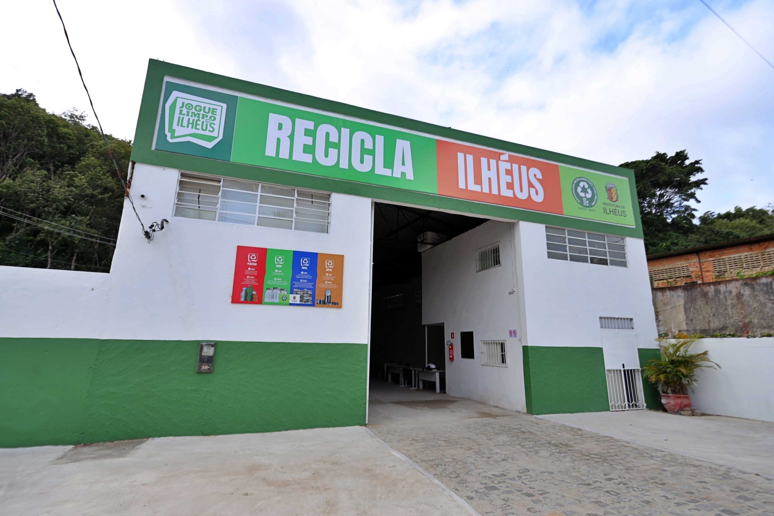 Prefeitura de Ilhéus inaugura galpão de reciclagem e fortalece política de resíduos sólidos.