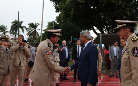 Nova lei garante condições especiais de promoção para policiais e bombeiros militares da Bahia.