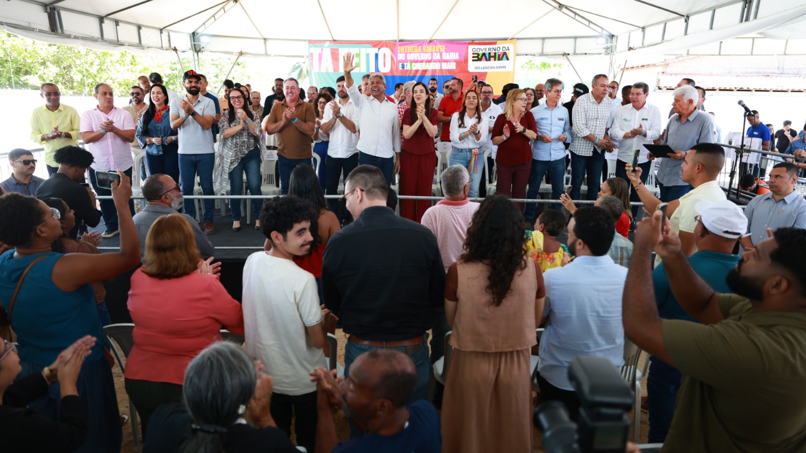 Cabaceiras do Paraguaçu recebe pacote de investimentos em saúde, mobilidade e desenvolvimento urbano.