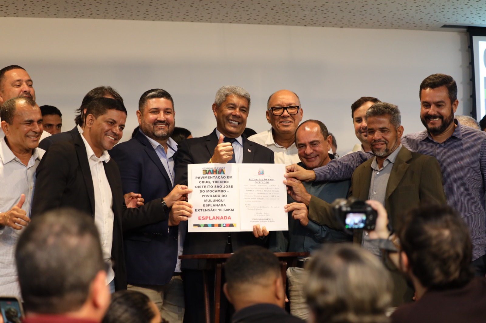 Investimentos de mais de R$135 milhões contemplam sete municípios com obras em infraestrutura e educação.