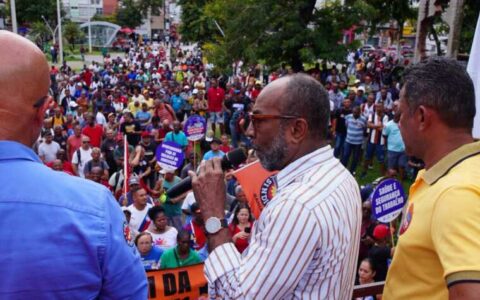 Trabalhadores do setor de infraestrutura da Bahia conquistam vitória histórica e encerram greve no estado.