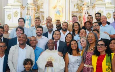 Bebeto Galvão destaca potencial turístico e econômico de Camamu durante festividades do aniversário da cidade.
